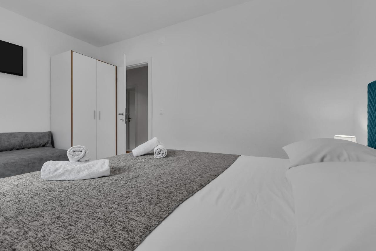 Rafael Appartement Makarska Buitenkant foto